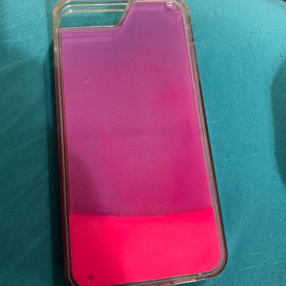 🚫SOLD🚫Glow in the dark moving sand iPhone 6s+ case📱